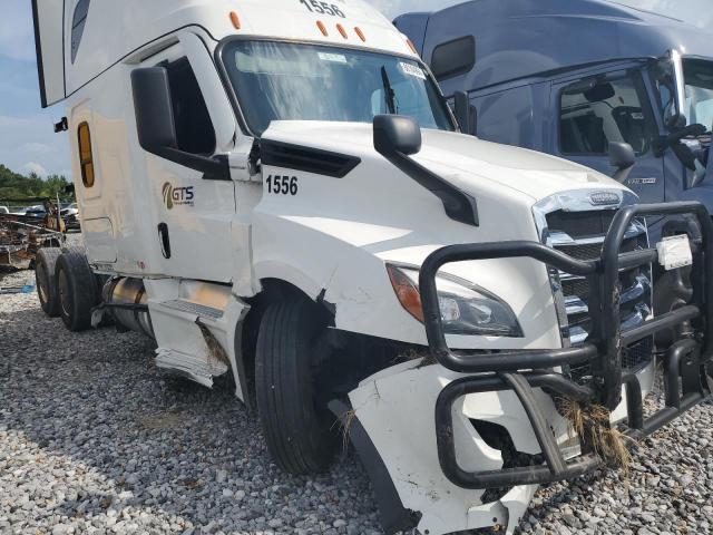  Salvage Freightliner Cascadia 1