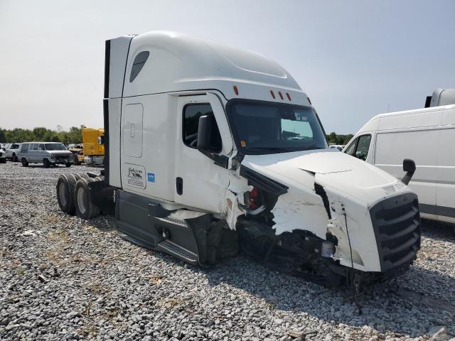  Salvage Freightliner Cascadia 1