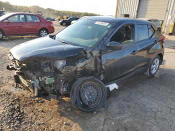  Salvage Nissan Kicks