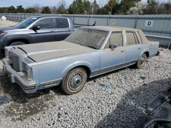  Salvage Lincoln Towncar