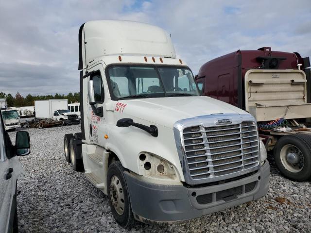  Salvage Freightliner Cascadia 1