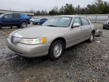  Salvage Lincoln Towncar