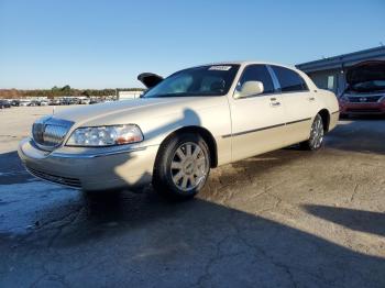  Salvage Lincoln Towncar