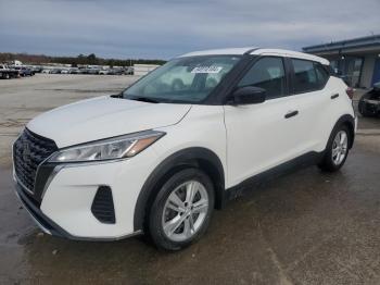  Salvage Nissan Kicks