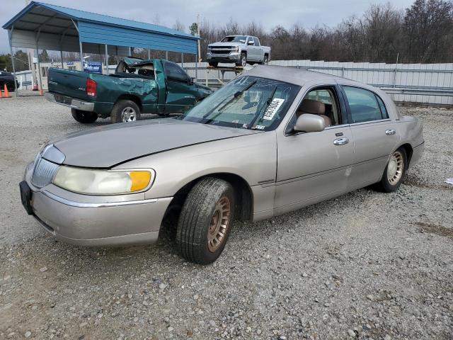  Salvage Lincoln Towncar