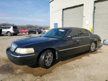  Salvage Lincoln Towncar