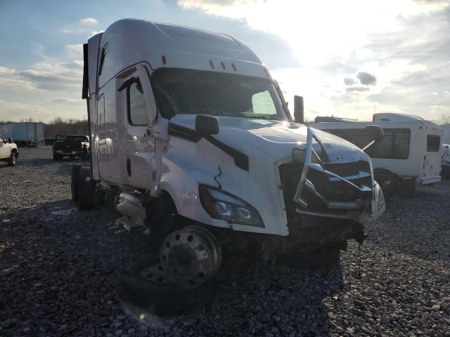  Salvage Freightliner Cascadia 1