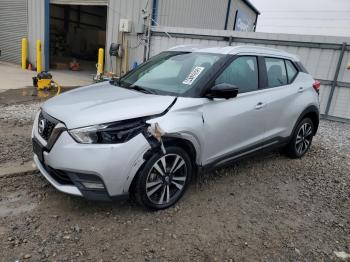  Salvage Nissan Kicks