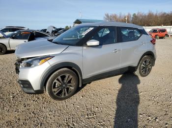  Salvage Nissan Kicks