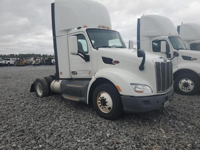  Salvage Peterbilt 579