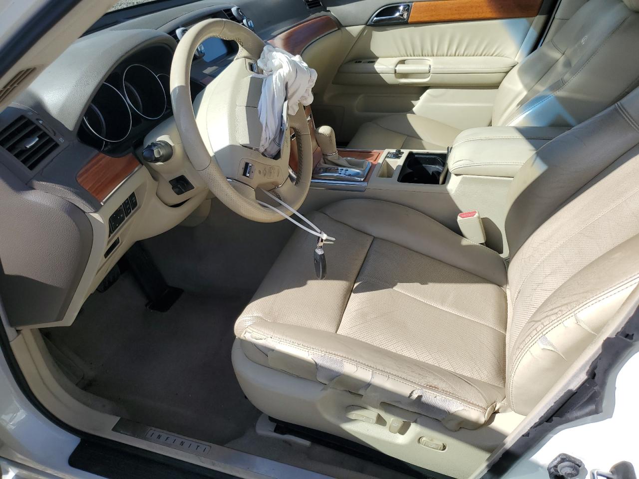 INFINITI M35 Base Image 2