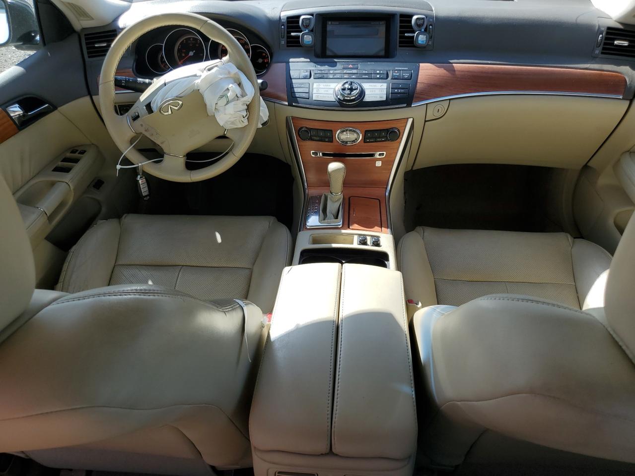INFINITI M35 Base Image 8
