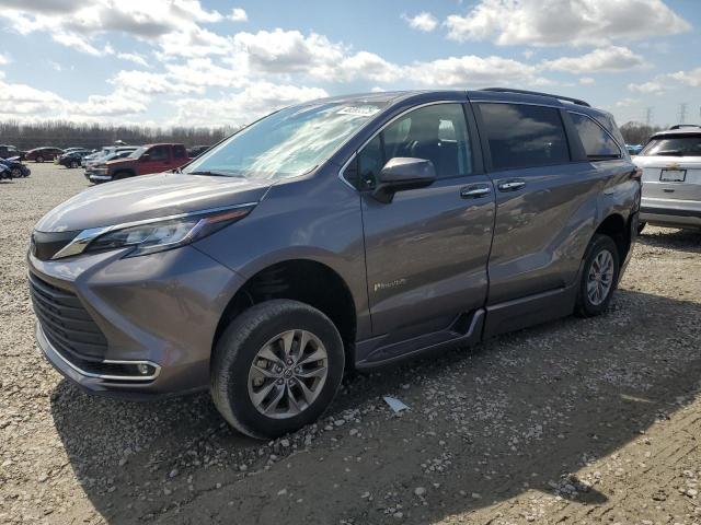 Salvage Toyota Sienna