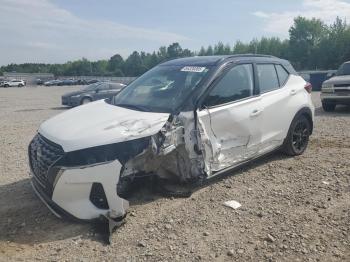  Salvage Nissan Kicks