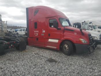  Salvage Freightliner Cascadia 1