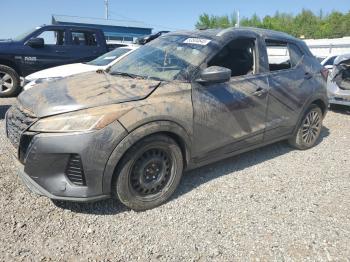  Salvage Nissan Kicks