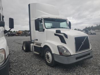  Salvage Volvo Vn