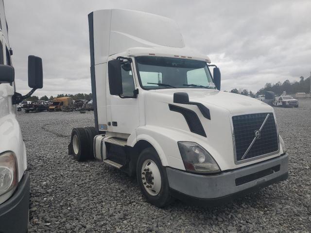  Salvage Volvo Vn