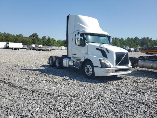  Salvage Volvo Vnl