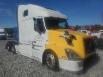  Salvage Volvo Vn