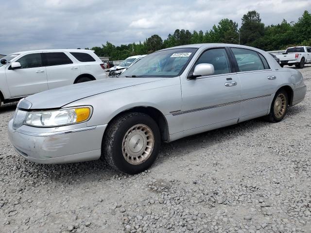  Salvage Lincoln Towncar