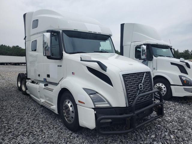  Salvage Volvo Vnl
