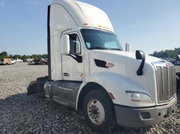  Salvage Peterbilt 579