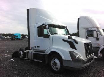  Salvage Volvo Vn