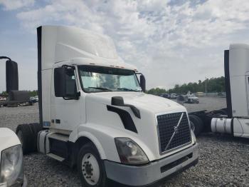  Salvage Volvo Vnl