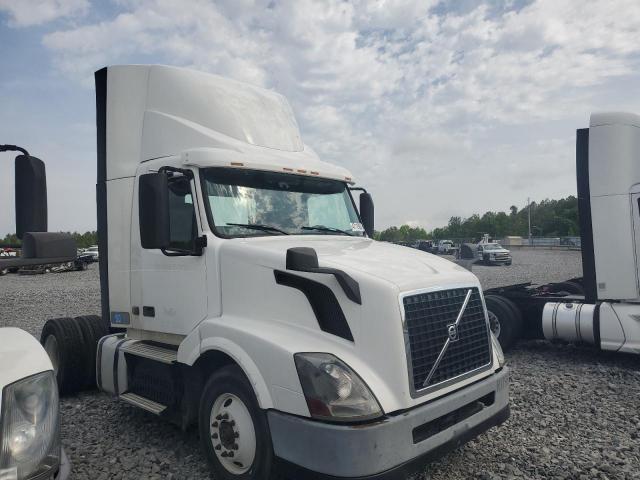  Salvage Volvo Vnl