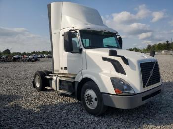  Salvage Volvo Vnl