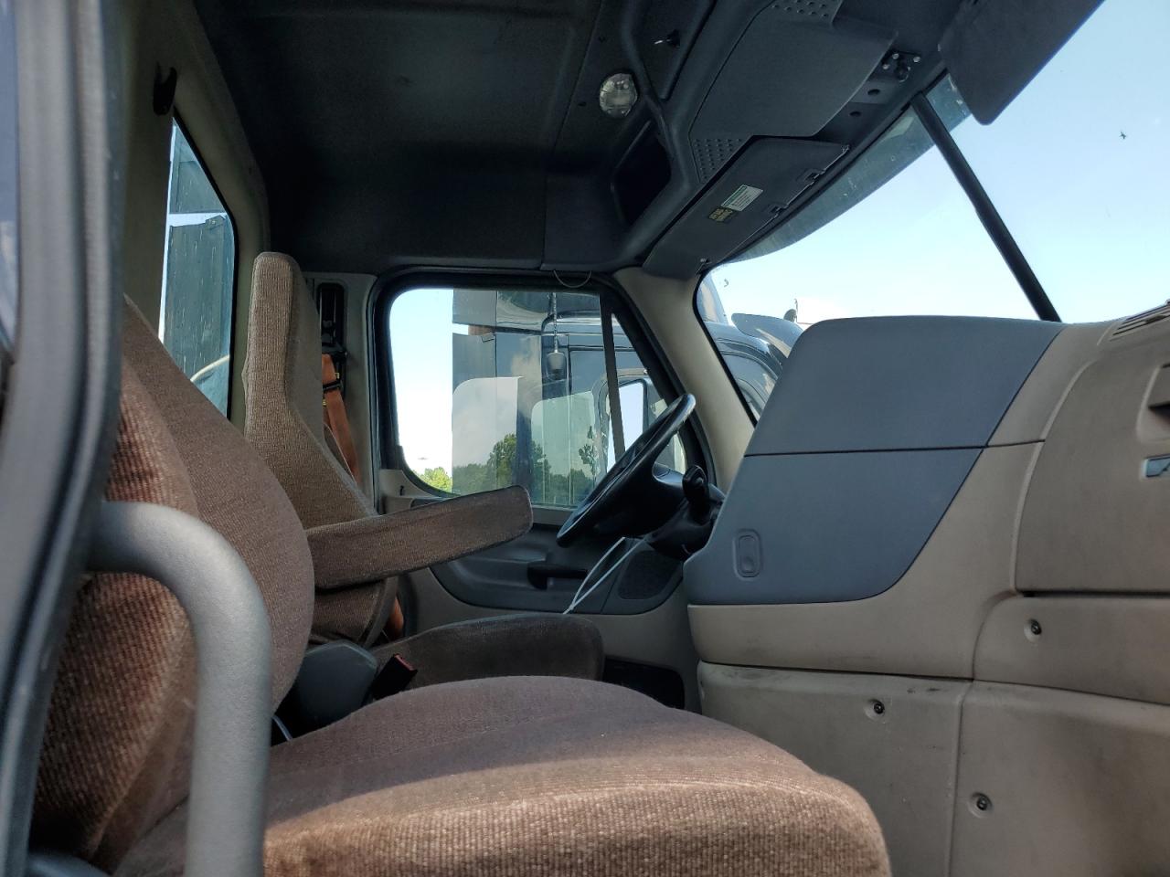 Freightliner Cascadia 1 Image 6