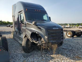  Salvage Freightliner Cascadia 1