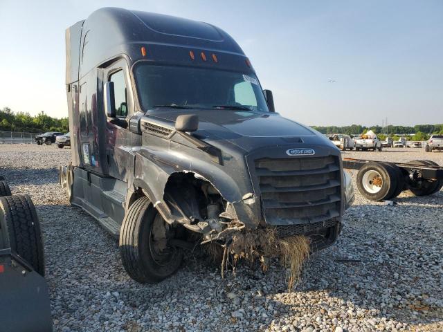  Salvage Freightliner Cascadia 1