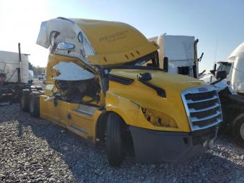  Salvage Freightliner Cascadia 1