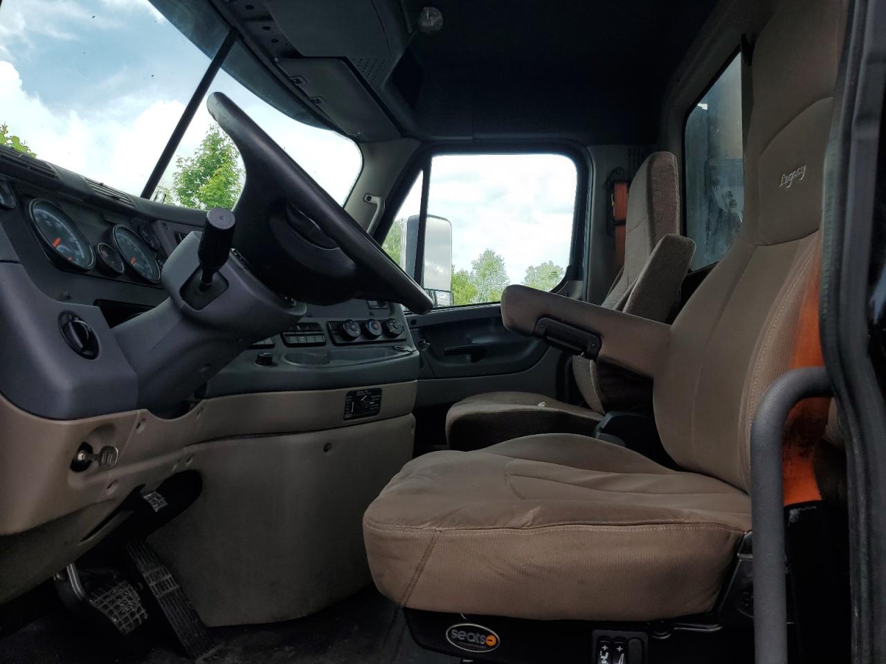 Freightliner Cascadia 1 Image 6