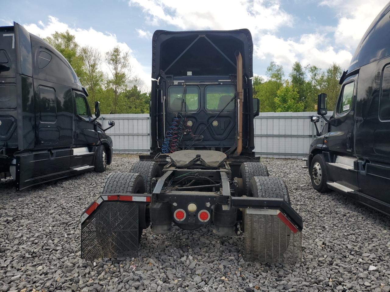 Freightliner Cascadia 1 Image 9