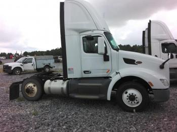  Salvage Peterbilt Tractor 579