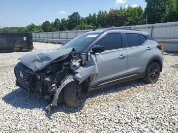  Salvage Nissan Kicks