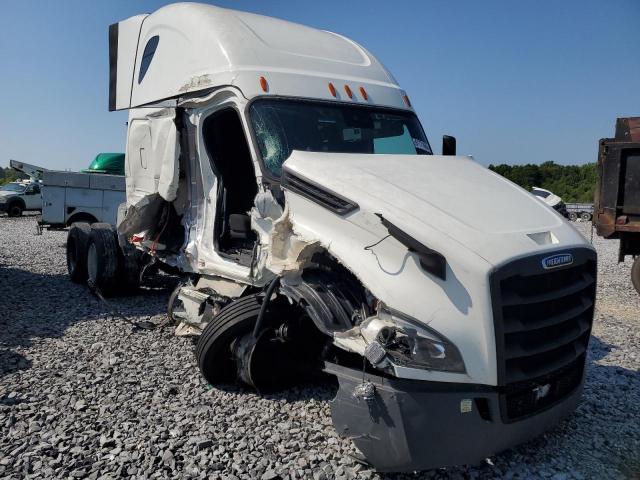  Salvage Freightliner Cascadia 1