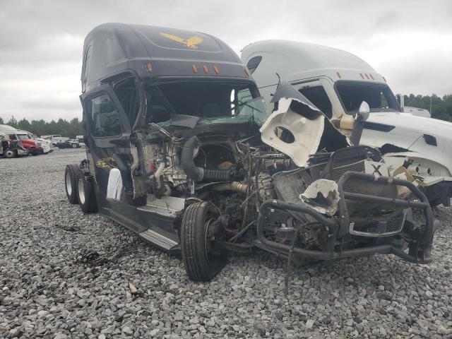  Salvage Freightliner Cascadia 1