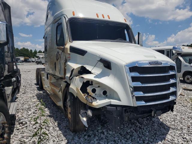  Salvage Freightliner Cascadia 1