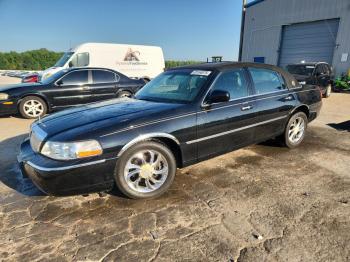  Salvage Lincoln Towncar