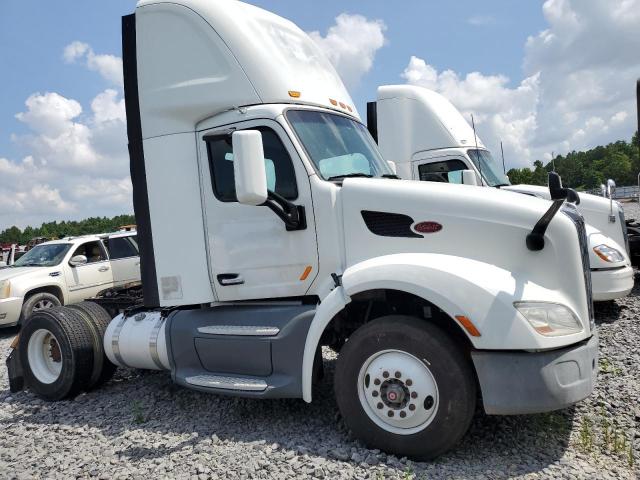  Salvage Peterbilt 579