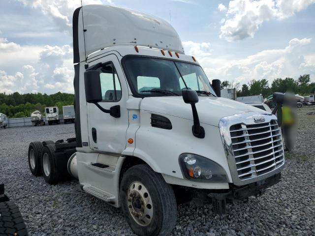  Salvage Freightliner Cascadia 1