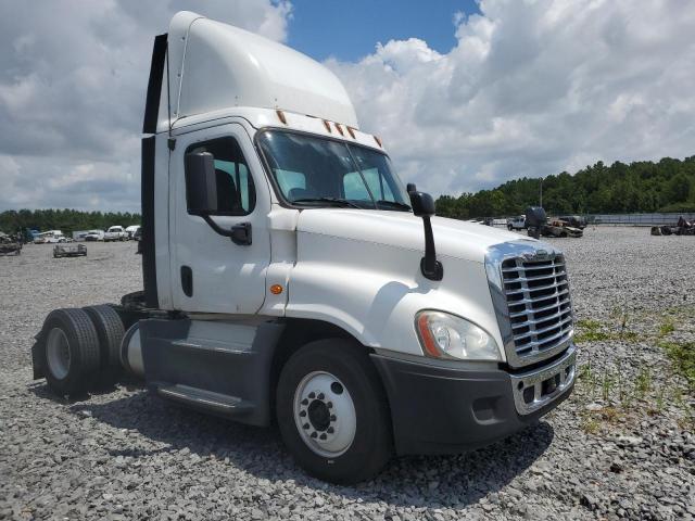  Salvage Freightliner Cascadia 1