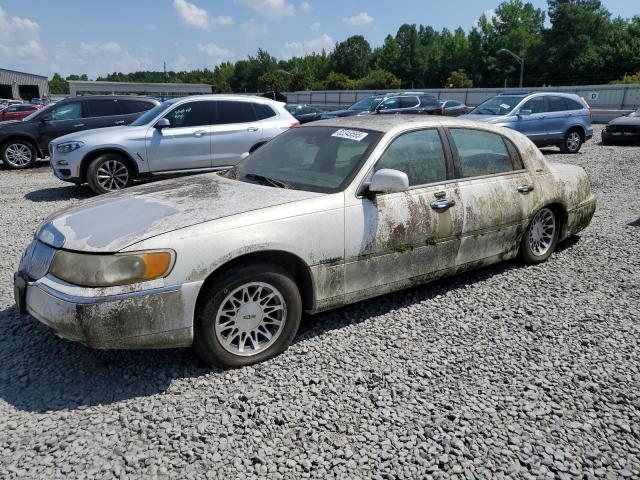  Salvage Lincoln Towncar