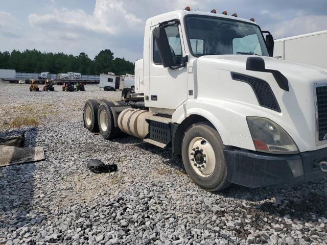  Salvage Volvo Vnl