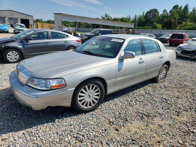  Salvage Lincoln Towncar