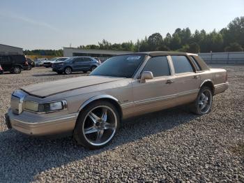  Salvage Lincoln Towncar